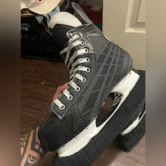 COPY - COPY - Bauer Nexus 5000 Hockey Skates w/ blade covers - Picture 4 of 9